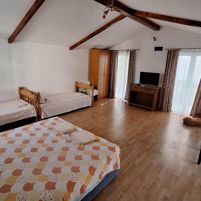 Ivanovic Family Studio Apartments - Duplex Apartment - 1