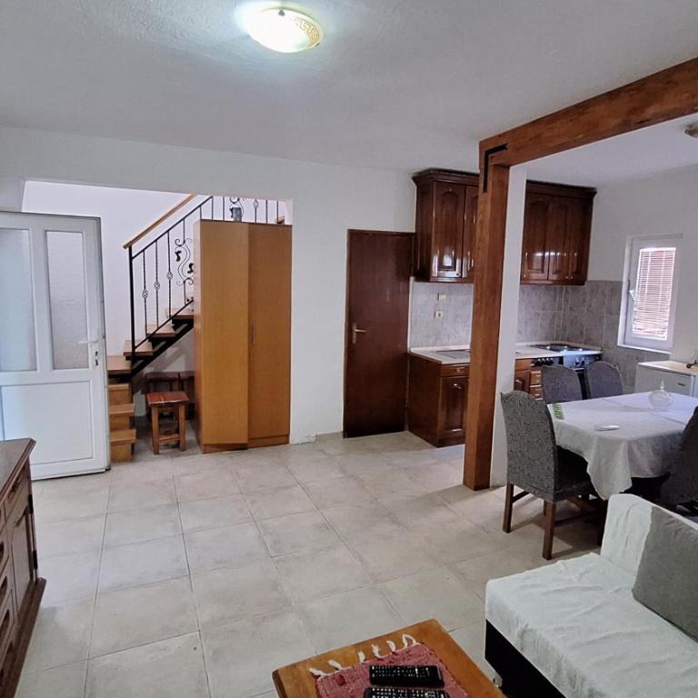 Ivanovic Family Studio Apartments - Duplex Apartment - 2