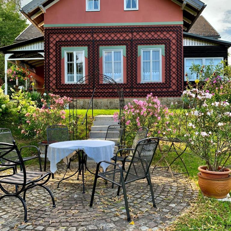 Villa am Faaker See mit Privatstrand und Ruderboot - Apartment mit 3 Schlafzimmern und Seeblick - 4