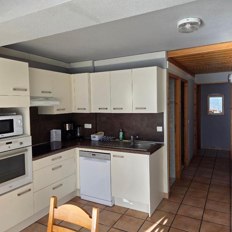 Super Arc Location - Appartement avec Vue et Balcon - 3