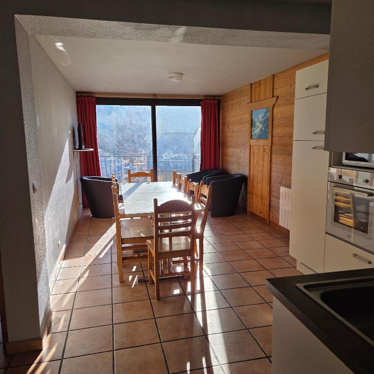 Super Arc Location - Appartement avec Vue et Balcon - 1