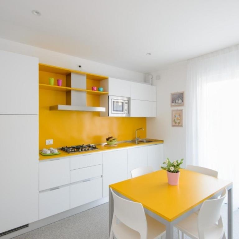 Cozy and colorful accommodation - Apartment - 4