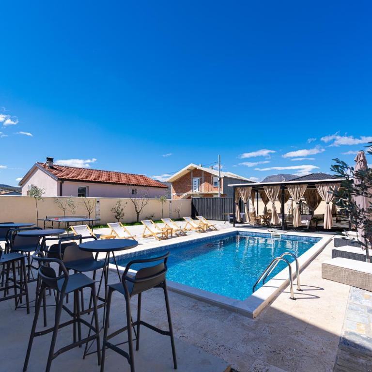 VILA K3 Podgorica - Three-Bedroom Villa - 22