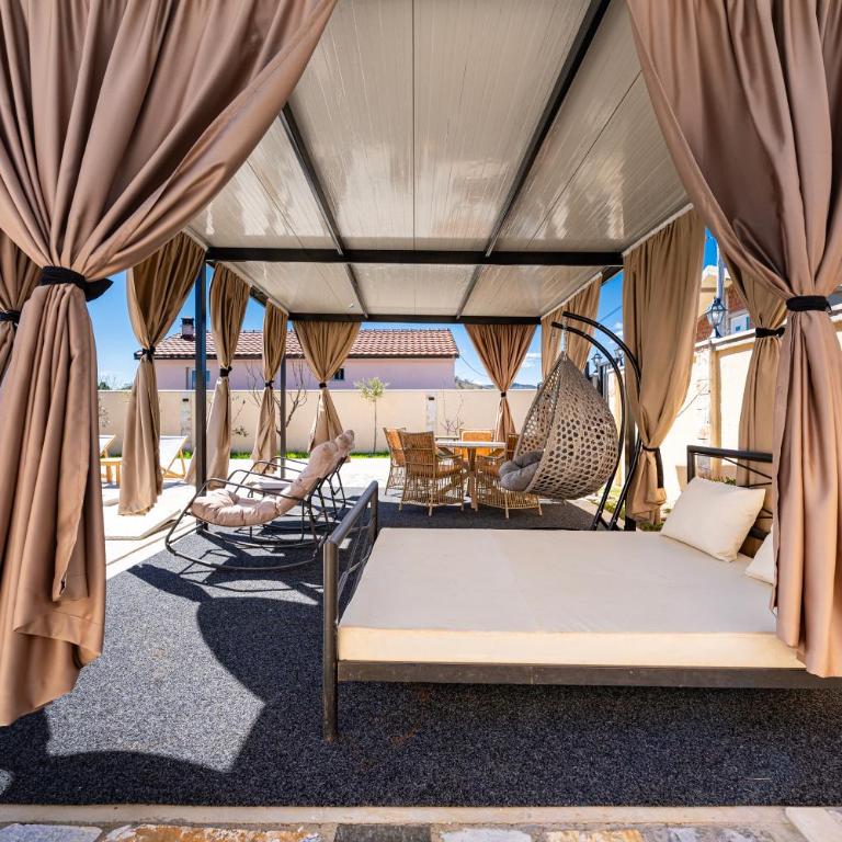 VILA K3 Podgorica - Three-Bedroom Villa - 14