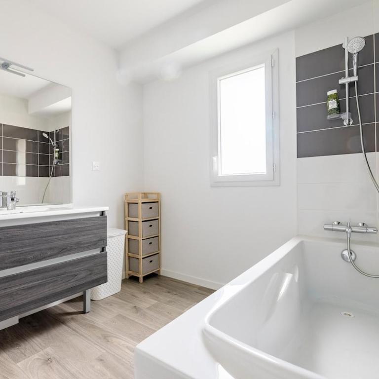 Maison toute équipée, tout confort, 2 salles d'eau - Maison 3 Chambres - 12