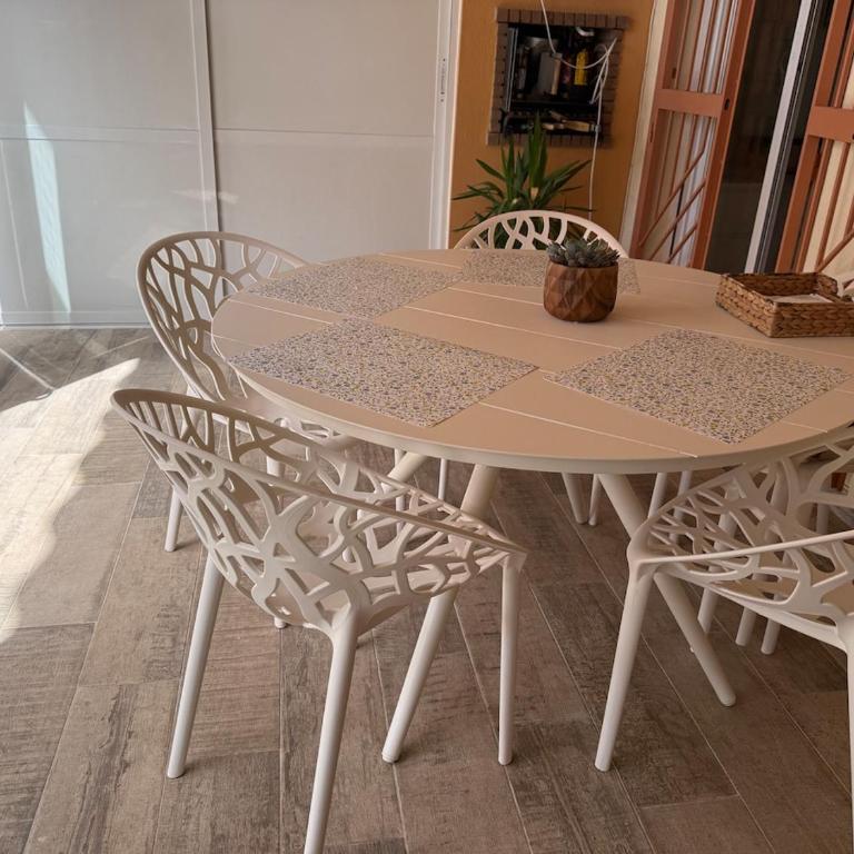 Charming Pet-Friendly Beach Apartment with Private Garden & Pool Access - Apartamento de 2 dormitorios - 15