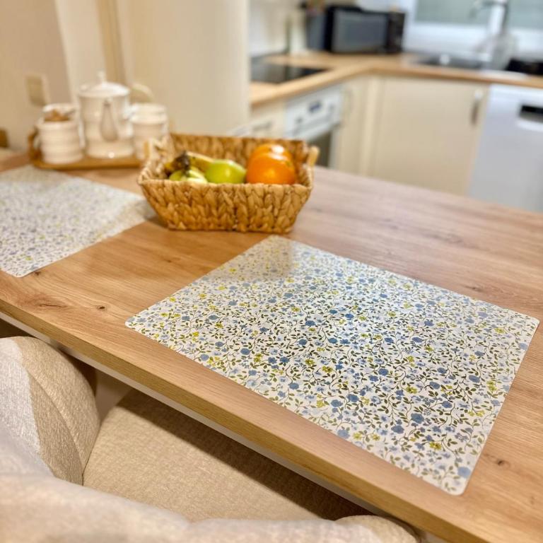 Charming Pet-Friendly Beach Apartment with Private Garden & Pool Access - Apartamento de 2 dormitorios - 50