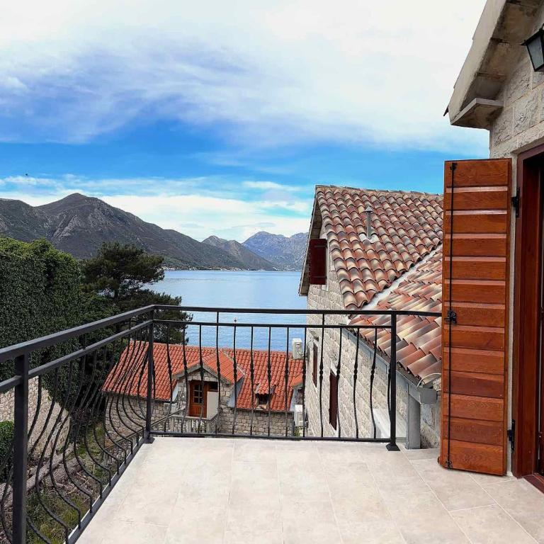 Stone House 264 Beachfront Villa with Private Beach - Villa - 68