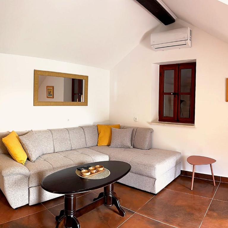 Stone House 264 Beachfront Villa with Private Beach - Villa - 70