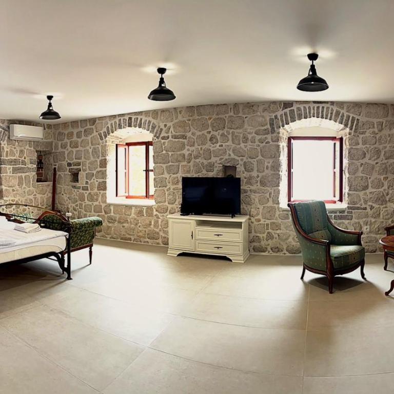 Stone House 264 Beachfront Villa with Private Beach - Villa - 73