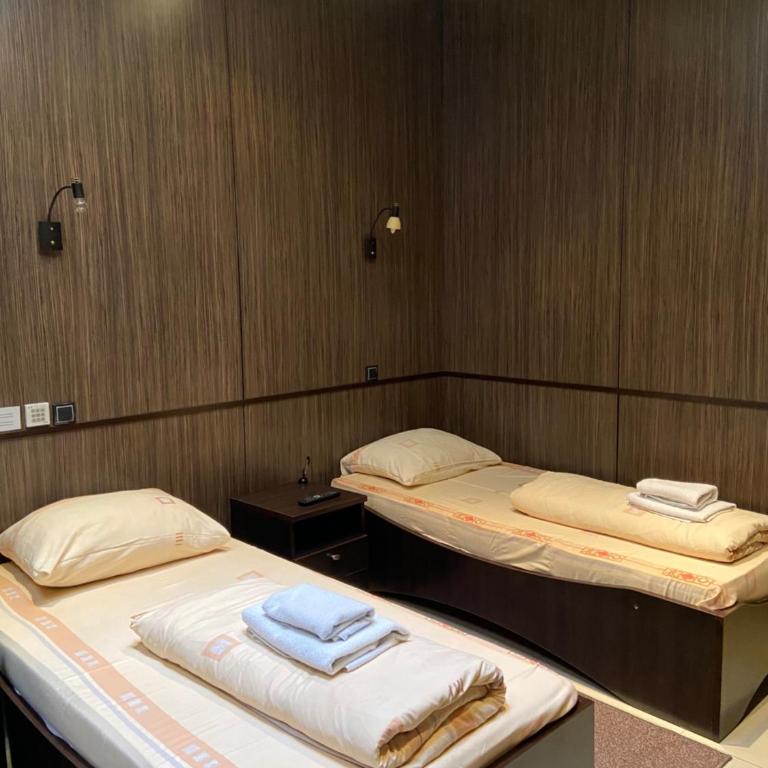 Hotel Fortuna - Niskobudžetna Dvokrevetna Soba sa Zasebnim Krevetima - 4