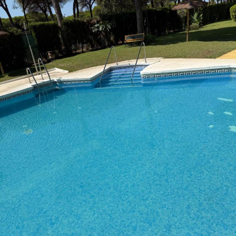 Charming Pet-Friendly Beach Apartment with Private Garden & Pool Access - Apartamento de 2 dormitorios - 2