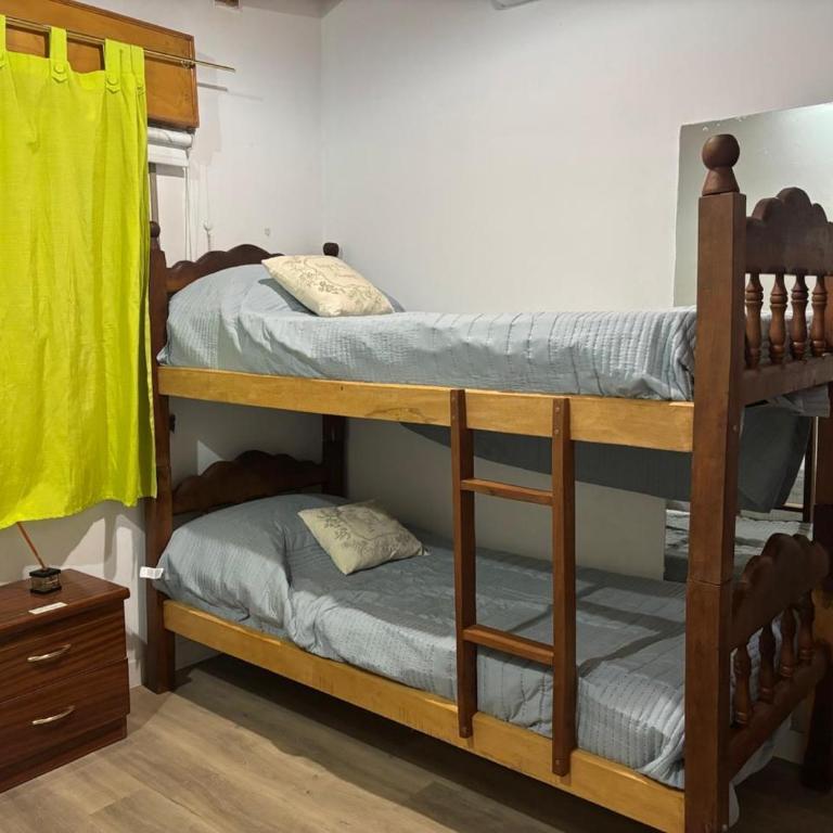 Amplio Depto 3 dormitorios hasta 7 huéspedes, Familias y Corporativos, garage privado, Terraza con Parrilla "Stay Neuquen" - Apartamento de 3 dormitorios - Planta Alta - 31