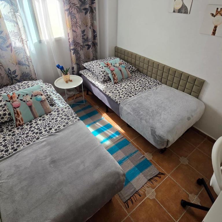 Holiday House - Casa de Monica - Four-Bedroom House - 28