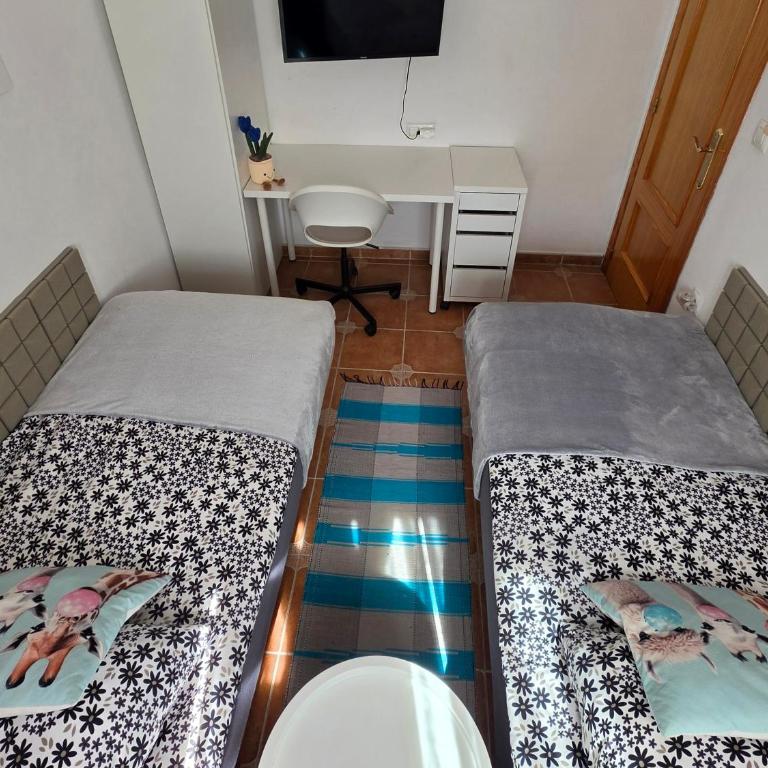 Holiday House - Casa de Monica - Four-Bedroom House - 27