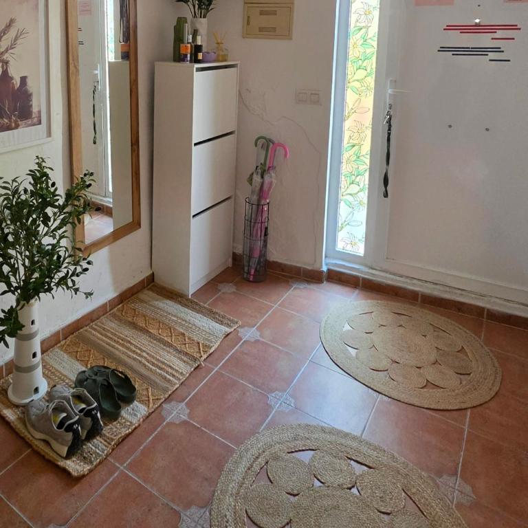 Holiday House - Casa de Monica - Four-Bedroom House - 16