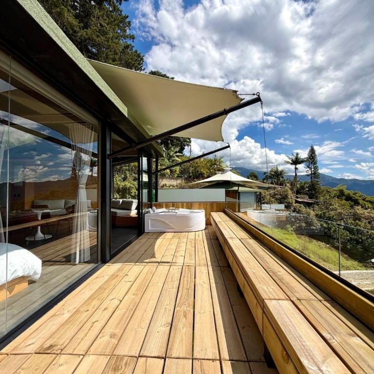 Stylish Couples Escape, Jacuzzi and Panoramic Views - One-Bedroom House - 8