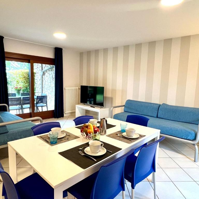 Spacious villa with pool - Villa - 6