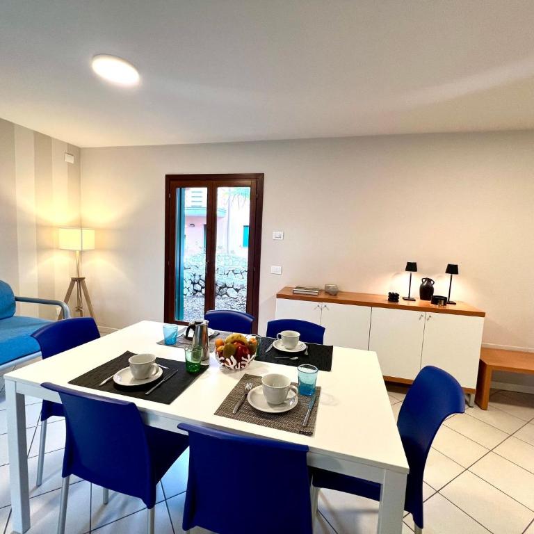 Spacious villa with pool - Villa - 8