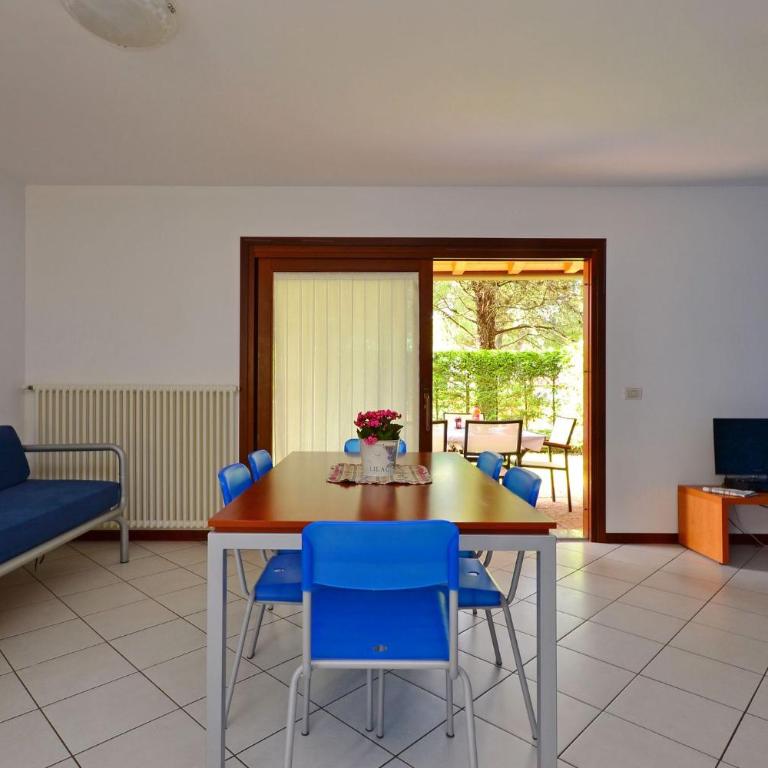 Spacious villa with pool - Villa - 9