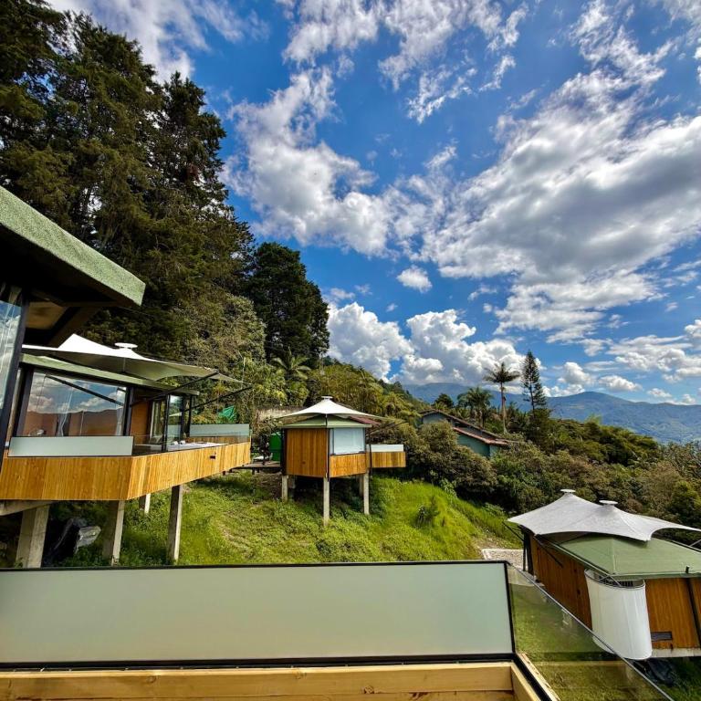 Stylish Couples Escape, Jacuzzi and Panoramic Views - One-Bedroom House - 18