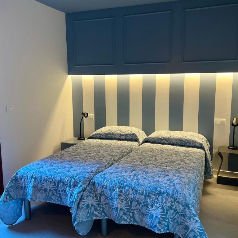 Spacious villa with pool - Villa - 23