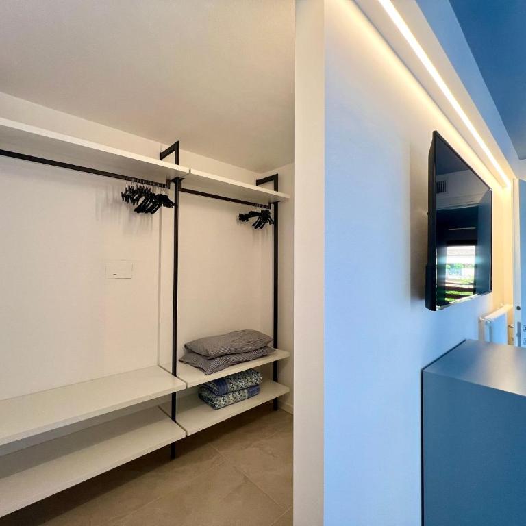 Spacious villa with pool - Villa - 27