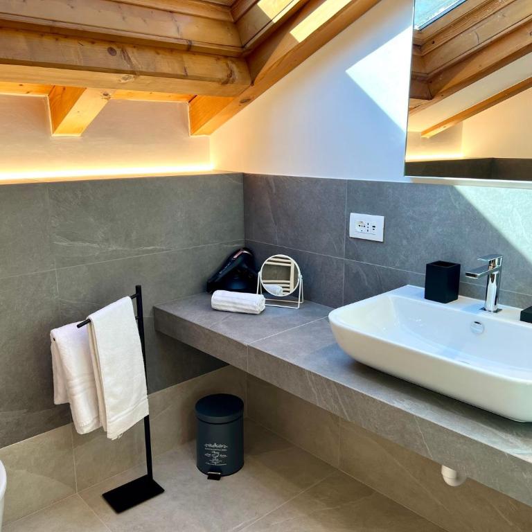 Spacious villa with pool - Villa - 31