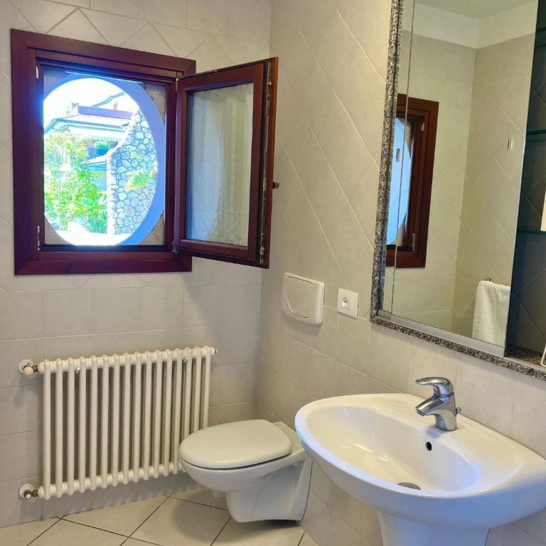 Spacious villa with pool - Villa - 36