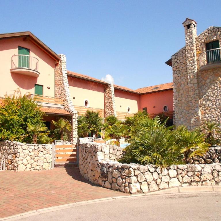 Spacious villa with pool - Villa - 38