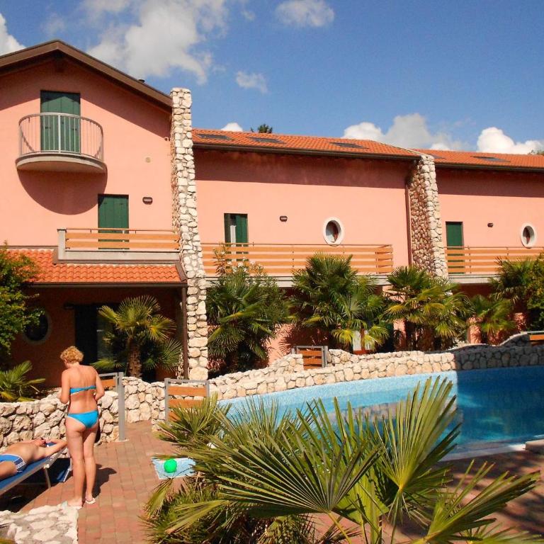 Spacious villa with pool - Villa - 41