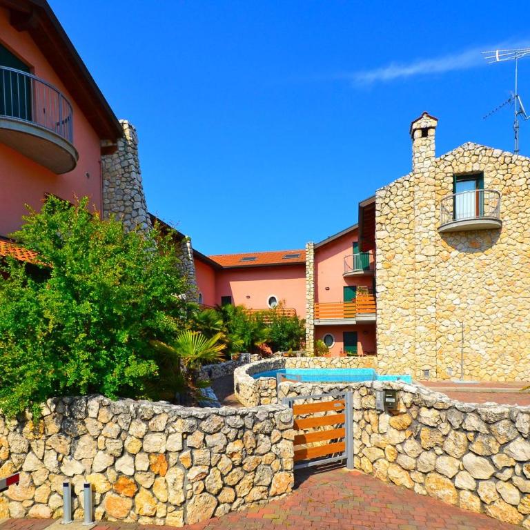 Spacious villa with pool - Villa - 47
