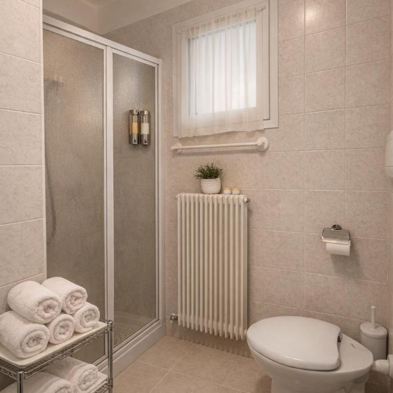 SEA PALACE - Ampio Appartamento - Spiaggia Privata - Condominio Fronte Mare - Appartamento con 2 Camere da Letto e Vista Acqua - 10