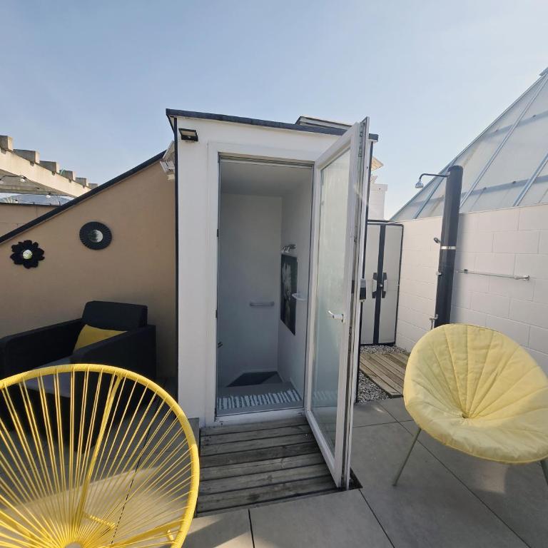Superbe appartement avec solarium et piscine communautaire - Two-Bedroom Apartment - 33