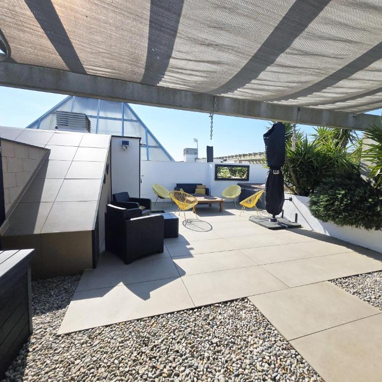 Superbe appartement avec solarium et piscine communautaire - Two-Bedroom Apartment - 36