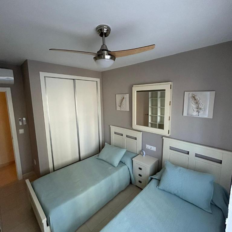 Magnifica ubicación ,amplio ,luminoso, a 50 m de la playa - Apartamento de 2 dormitorios con terraza y vistas al mar - 50