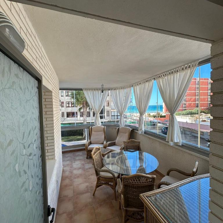 Magnifica ubicación ,amplio ,luminoso, a 50 m de la playa - Apartamento de 2 dormitorios con terraza y vistas al mar - 54