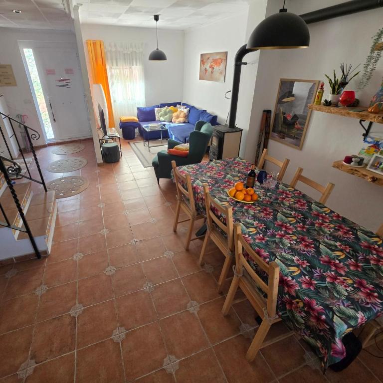 Holiday House - Casa de Monica - Four-Bedroom House - 3