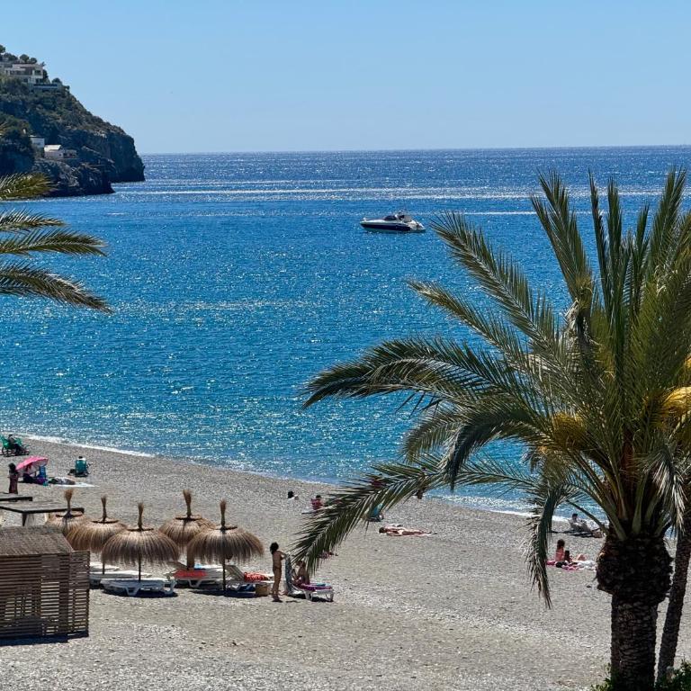 Apartamento LH Beach frente al mar - One-Bedroom Apartment with Balcony and Sea View - 8