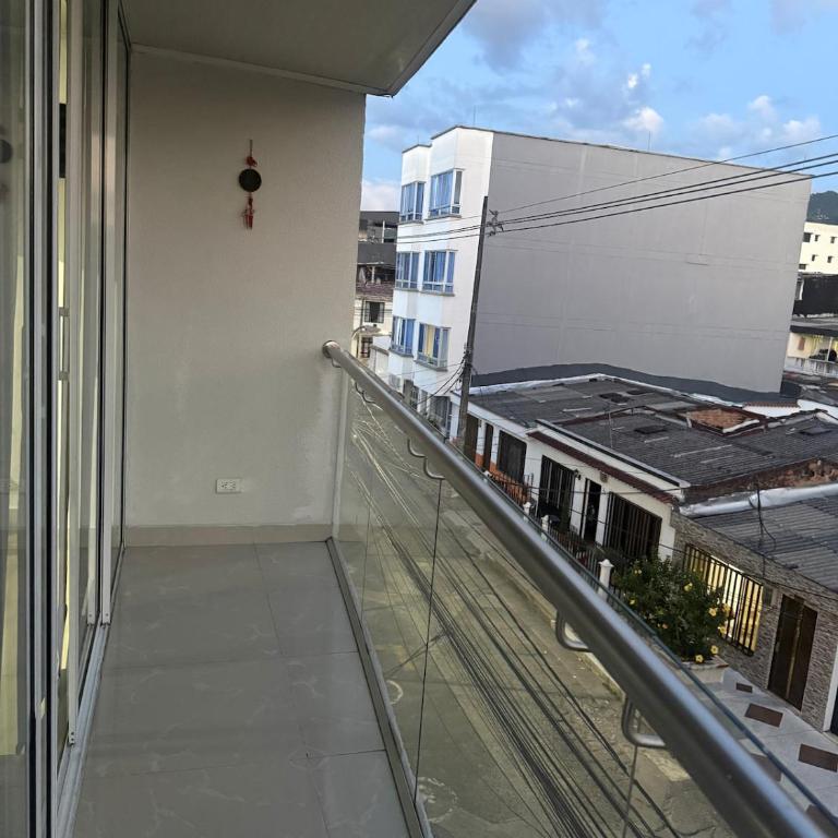 Hospedate en el Eje Cafetero - Two-Bedroom Apartment with Balcony and Terrace - 4