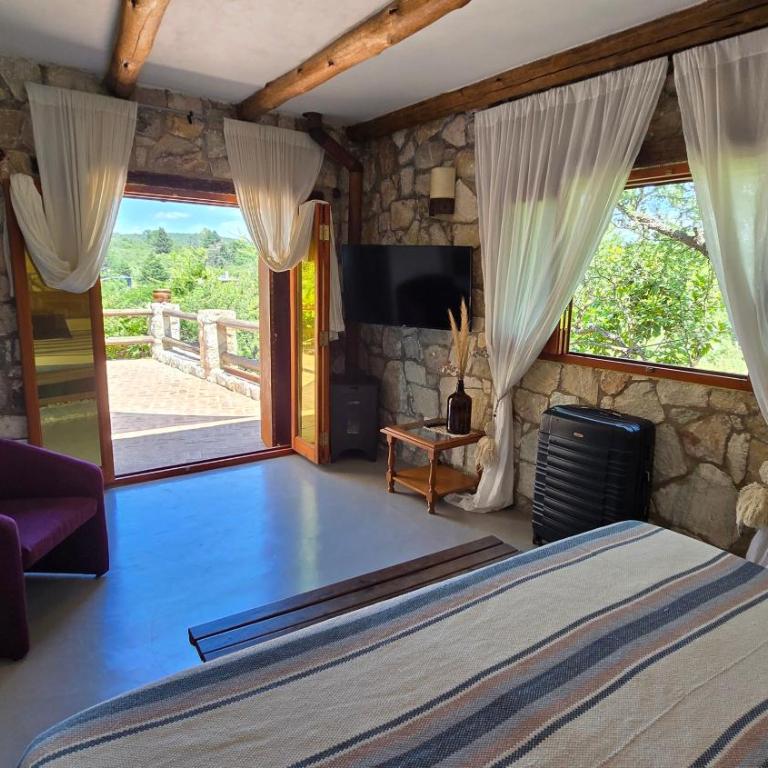Los Menhires - Casa serrana de alquiler temporario - Apartamento de 1 dormitorio con vistas al río - 13