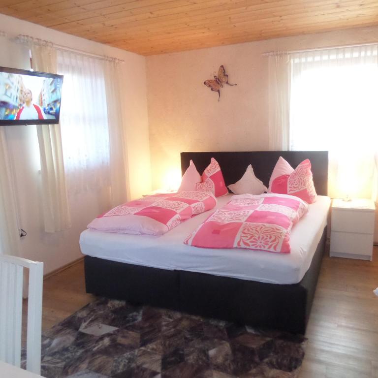 Lehnhäusl Aschauer - Dreibettzimmer mit Balkon - 9