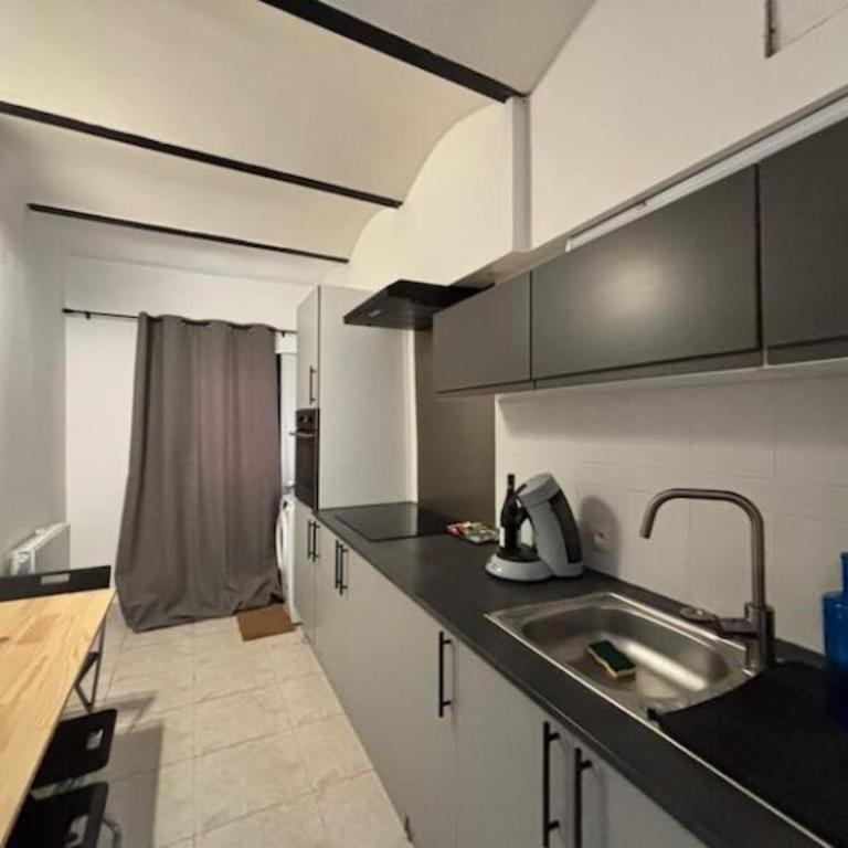 Bel appartement 2 chambres au calme centre Arenes - Two-Bedroom Apartment - 12