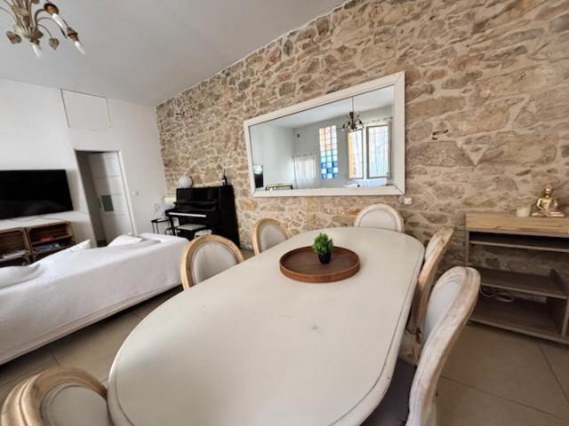 Bel appartement 2 chambres au calme centre Arenes - Two-Bedroom Apartment - 6