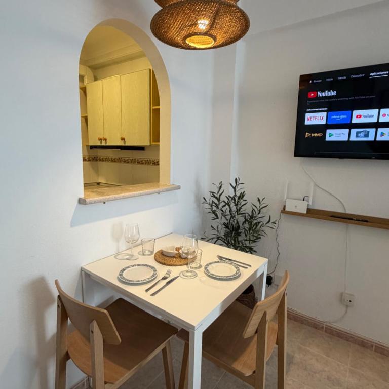 Sunlight Apartment - Apartamento soleado con balcón y piscina en el centro de Nerja - One-Bedroom Apartment - 22