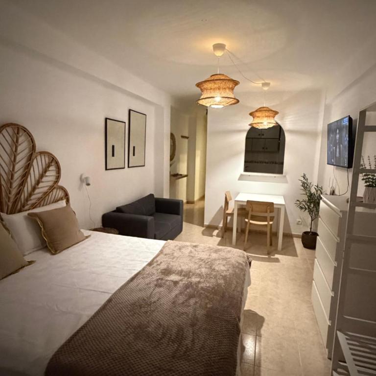 Sunlight Apartment - Apartamento soleado con balcón y piscina en el centro de Nerja - One-Bedroom Apartment - 20