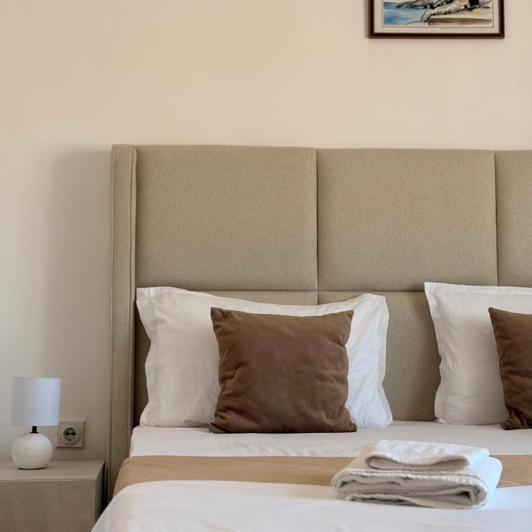 Antonios Apartments - Deluxe Room - 14