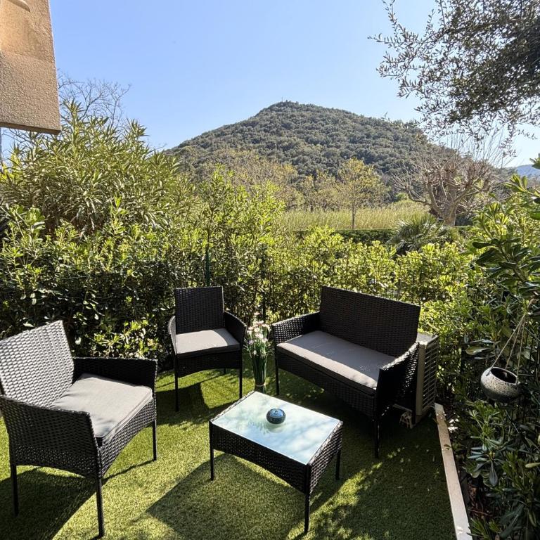 Cosy avec Jardin Privé , Piscine et Calme - Appartement 1 Chambre - 4
