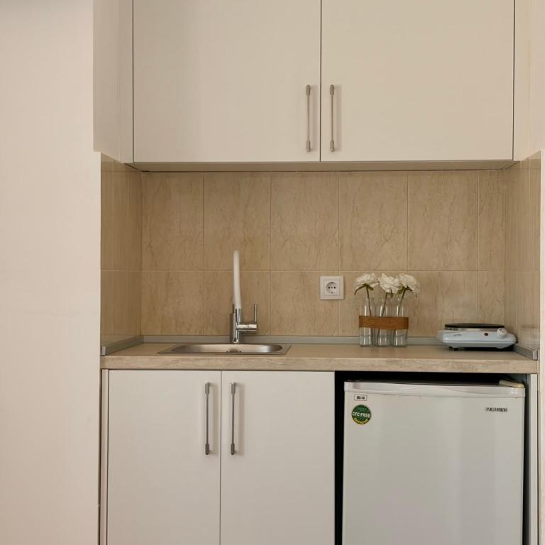 Antonios Apartments - Deluxe Room - 12