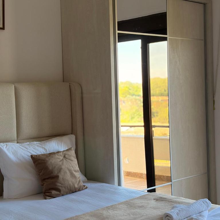 Antonios Apartments - Deluxe Room - 11